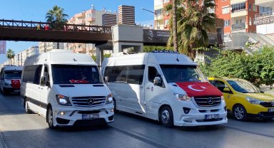 Servisçilerden trafiği durduran teşekkür konvoyu