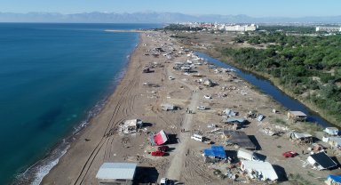 Yılan hikayesine dönen çardaklar yıkıldı