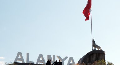 Alanya'da bozkurt heykelinin kaldırılmasına tepki