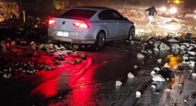 Antalya'da sağanak su baskınlarına neden oldu, Finike- Demre yolu kapandı