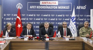 Antalya'ya 'turuncu kod' uyarısı; kentte taşımalı eğitime 1 gün ara verildi