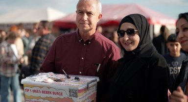 Başkan Özçelik SMA hastası bebek için bağış topladı