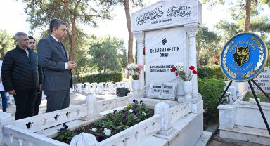 Burhanettin Onat, mezarı başında anıldı