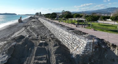 Demre Kömürlük Sahili'ne 450 metre uzunluğunda duvar