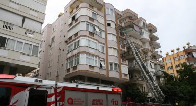Ev yangınını itfaiye söndürdü