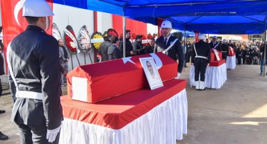 Helikopter kazasında yaşamını yitiren pilot ve sağlık çalışanları için tören