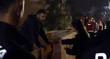 Kız arkadaşıyla tartışıp üst geçide çıktı