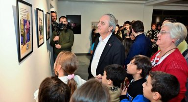 Kocagöz karikatür sergisinin açılışını yaptı