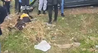 Otomobiliyle kaldırımda yürüyenleri ezdiği anlar kamerada; 1'i bebek 3 yaralı
