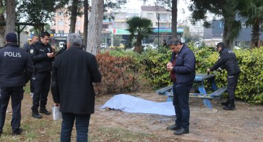 Parktaki bankın yanında ölü bulundu