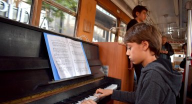 Piyano Festivali nostalji tramvayına taşındı