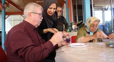 Alzheimer hastalarının umut evi 'Mavi Ev'