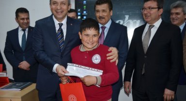 Antalya'da 500 bin 164 öğrenci karne heyecanı yaşadı