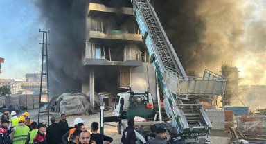 Antalya'da 9 katlı otel inşaatında yangın; işçiler mahsur kaldı