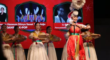 Antalyalılar yeni yıla konser ve dans gösterileriyle girdi