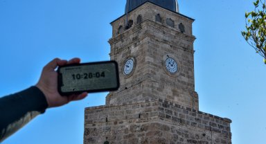 Çalınan tarihi saatin yerine takılan ikizinde 'enerji' duraklaması