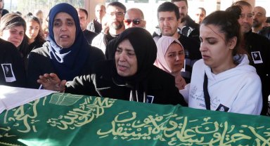 Eski eşinin üzerine benzin döküp ateşe verdiği Pınar, toprağa verildi