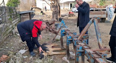 Hayvanlarına zarar verdiğini öne sürdüğü köpeği av tüfeğiyle vurdu