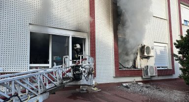 Klimadan çıkan yangını itfaiye söndürdü