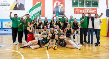 Manavgat'ın voleybolcu kızları, namağlup şampiyon