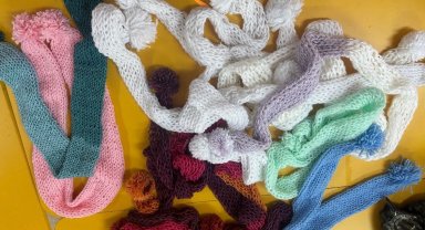 Miniklerden sevgi evlerindeki akranlarına anlamlı hediye