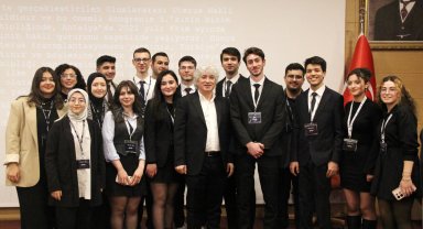 Prof. Dr. Ömer Özkan, öğrencilerle deneyimlerini paylaştı