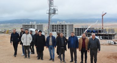 AK Parti heyeti TOKİ inşatlarını inceledi