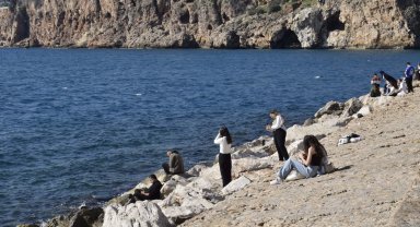 Antalya'da şubat ayında güneşi keyfi