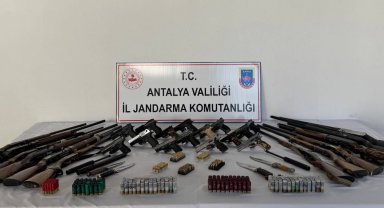 Gazipaşa'da ruhsatsız silah operasyonu; 18 şüpheli yakalandı