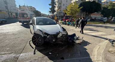 Kazada yaralanan ablasının başından ayrılmadı