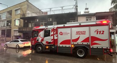 Restoran bacasına sıçrayan yangın korkuttu