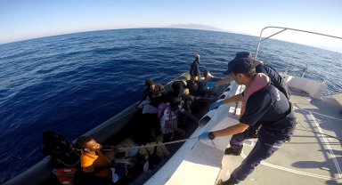 Türkiye'nin denizlerinde 5 yılda 105 bin 437 göçmen kurtarıldı