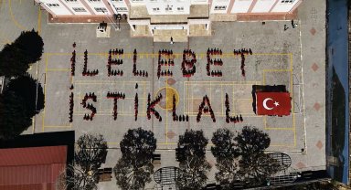 300 öğrenciden İstiklal Marşı'na özel proje