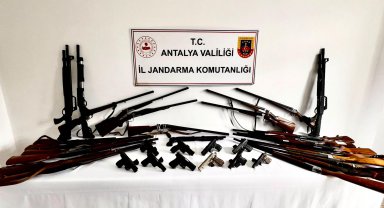 Alanya'da kaçak silah operasyonu