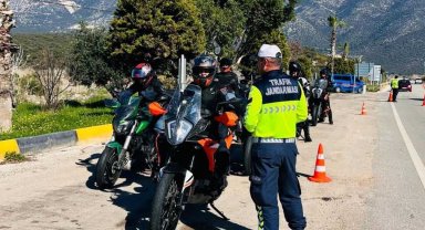 Antalya'da motosiklet denetimi; 1 milyon 298 bin 670 lira ceza