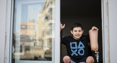 Bacakları kesilen Aras'ın protez borcuna icra işlemi