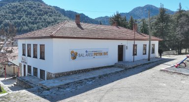 Bal Arısı Petek Evi açılışa hazırlanıyor