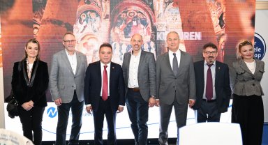 Başkan Böcek, Nürnberg Turizm Fuarı'na katıldı