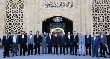 Başkan Muhittin Böcek vatandaşlarla bayramlaştı