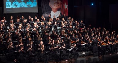 Dev orkestradan 'Vatana Vefa' konseri