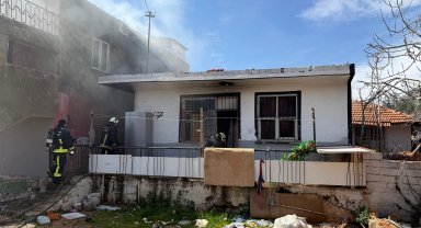 Ev yangını itfaiye tarafından söndürüldü