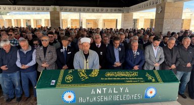 Gazeteci Savaşeri, son yolculuğuna uğurlandı