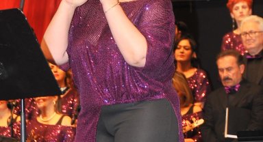 Hekimlerden türkülü gece