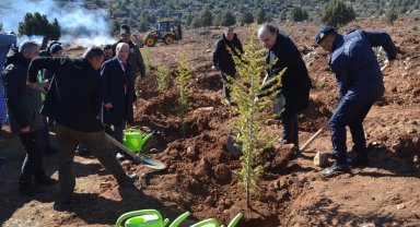Korkuteli'de fidanlar toprakla buluştu