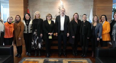 Kotan, kadın muhtarlarla bir araya geldi