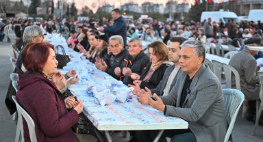 Muratpaşa'da ilk iftar sofrasında binler buluştu