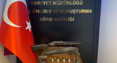 Polis, 4 adreste tüfek, tabanca ve esrar maddesi ele geçirdi