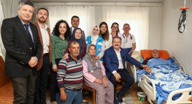 Sağlık müdüründen yaşlı çifte ziyaret