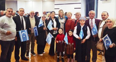 Türkmenlerden türkü geçidi