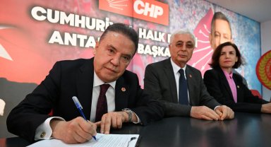 Antalya'da ilk imza Başkan Böcek'ten
